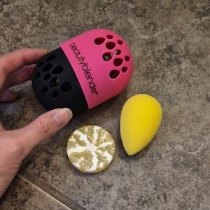Beautyblender Pink and Black Case with Yellow Sponge